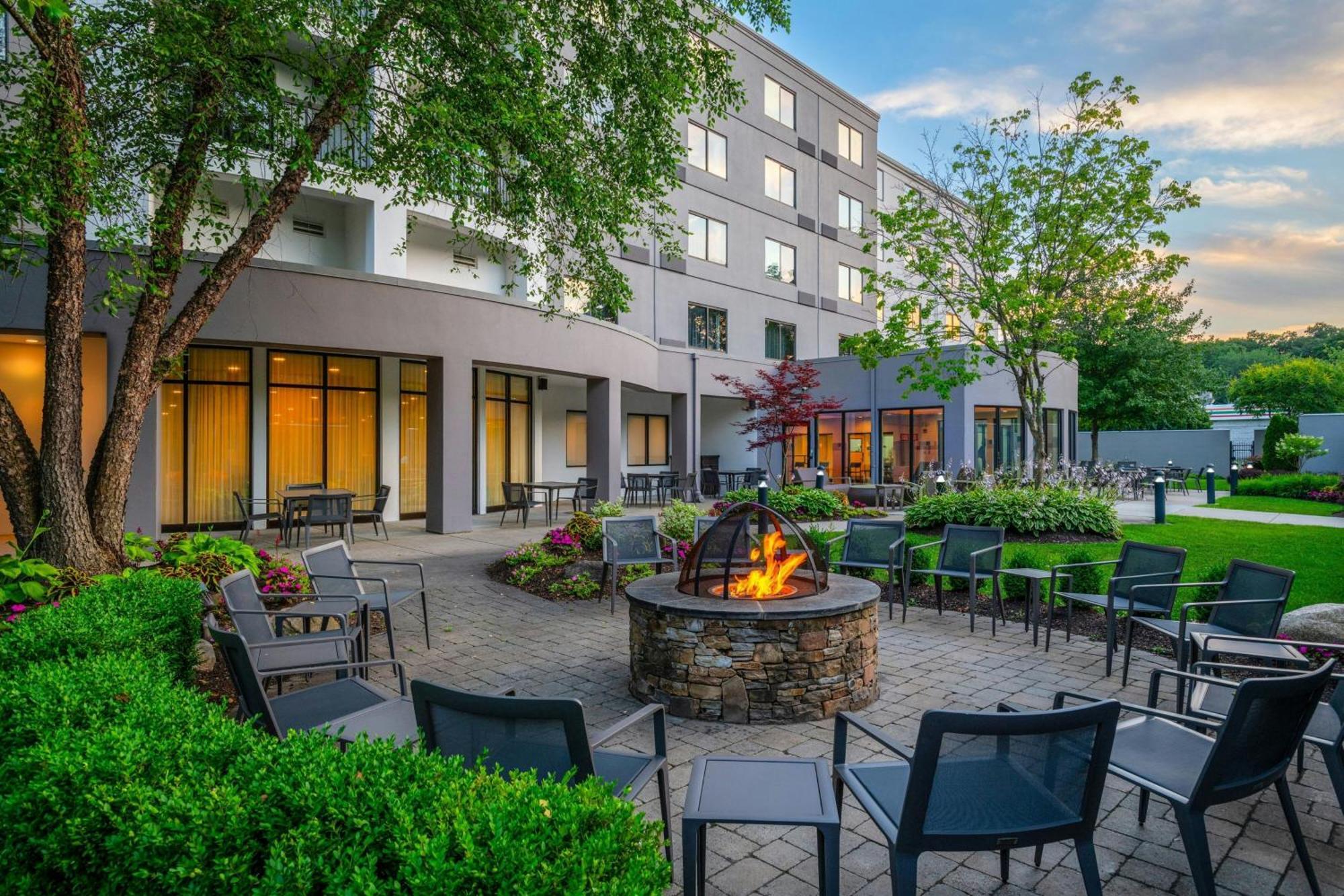 Hotel Courtyard By Marriott Providence Lincoln Exterior foto